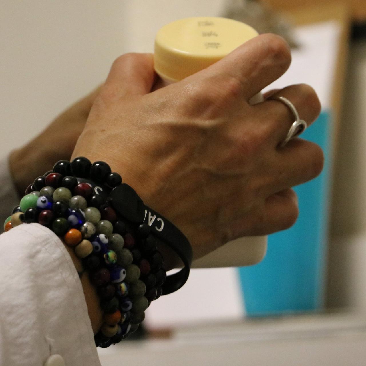How To Manage Chronic Pain Without Prescription Drugs